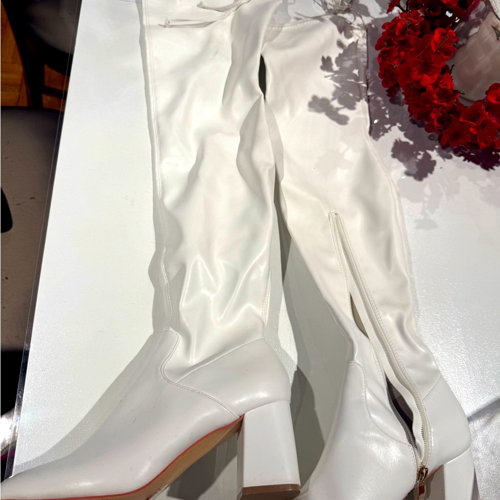 Long white, leather style ocmver the knee boot